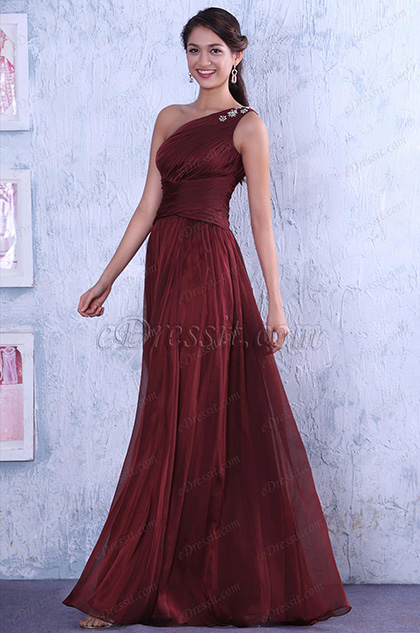 Robe de bal bordeaux froncée encolure asymétrique