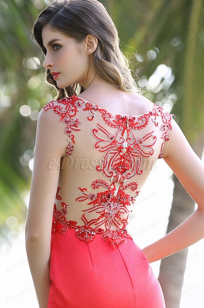 robe de soirée rouge fourreau broderie col en V