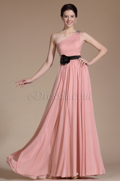 Robe de soirée longue fluide rose pastel col asymétrique