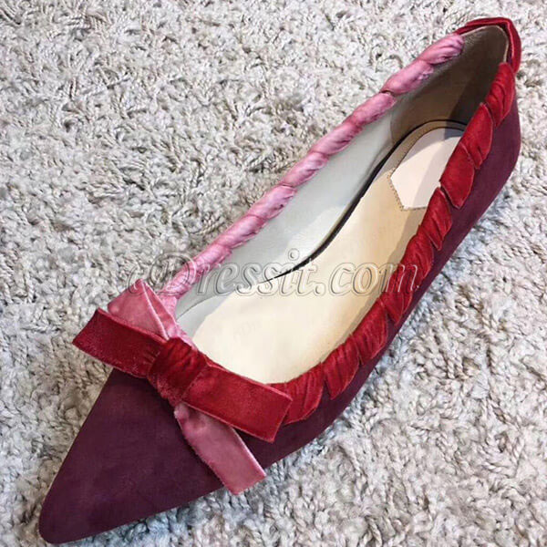 Tacones de ante con cordones cerrados y tacones planos