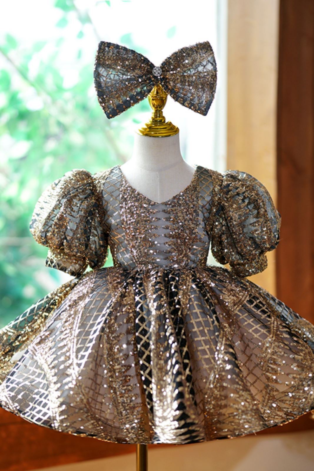 Princess V-Neck Tea Length Sequined Flower Girl Dress in Gold