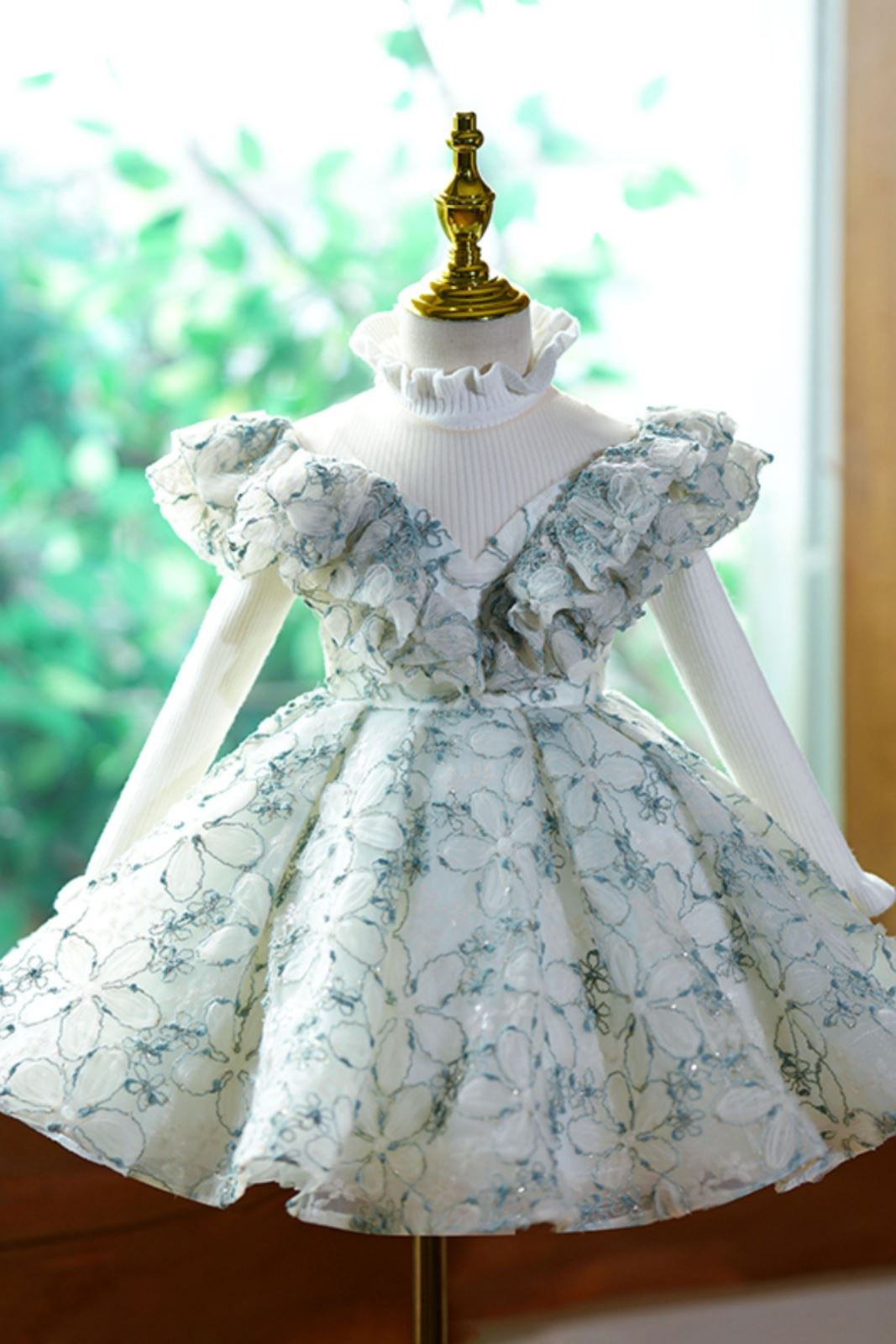 Princess Round Tea Length Lace Flower Girl Dress in Green