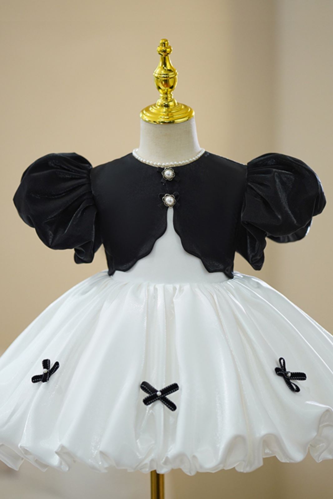 Prinzessin Runden Wadenlang Satin Blumenmädchenkleider in Weiß