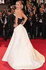 Robe de soirée sans bretelle noire et blanche Blake Lively