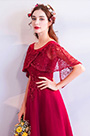 Robe de Soirée Rouge Cape Brodée et Dentelles