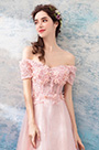 Розовое бальное платье с вышивкой с открытыми плечами