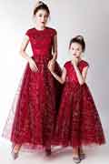 Neue Mama und Mich passendes rotes langes Prinzessin kleid