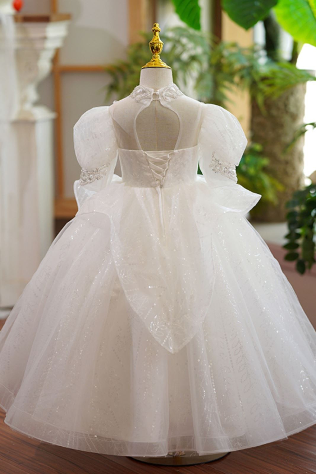 Prinzessin Juwelenhals Bodenlang Organza Blumenmädchenkleider in Weiß