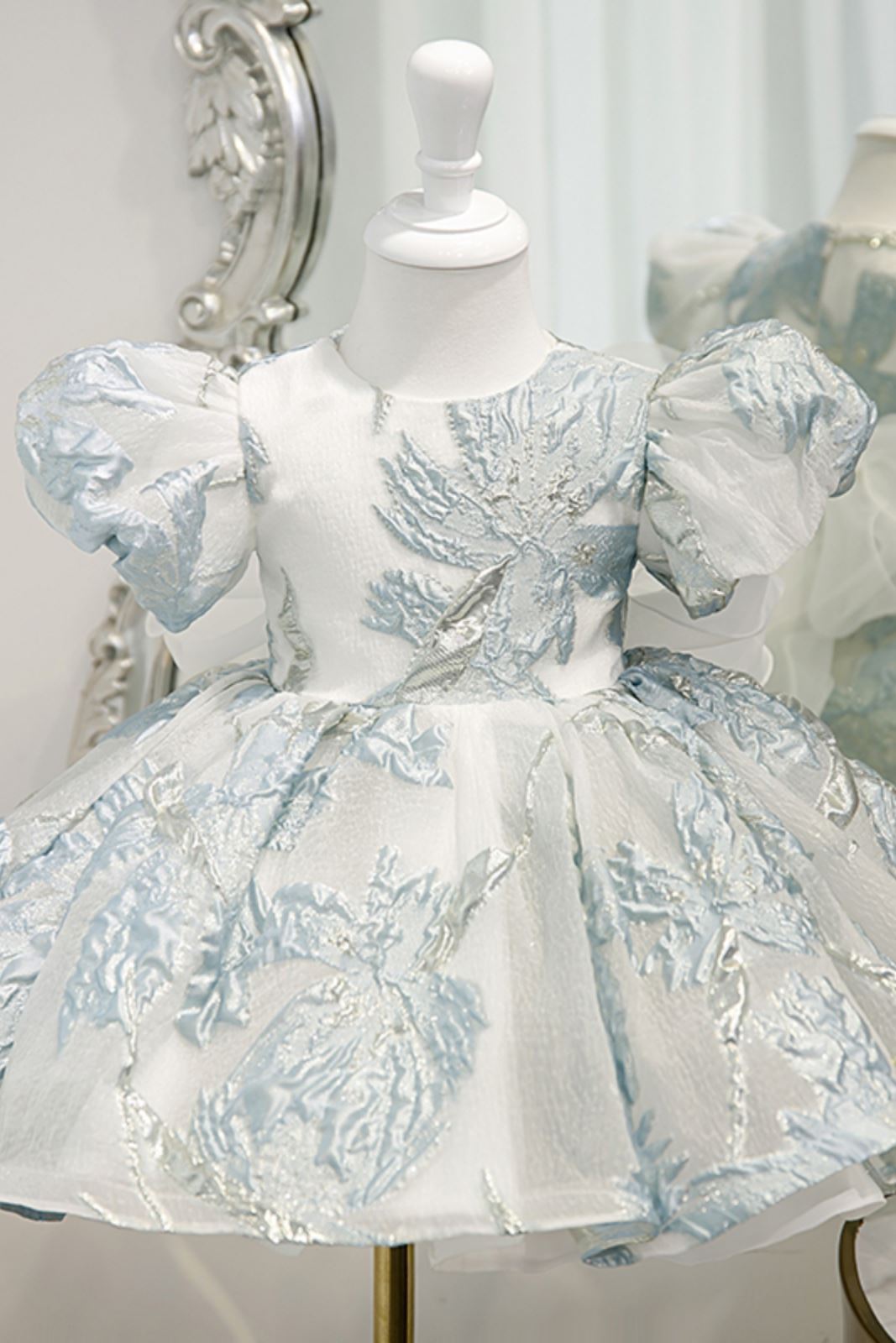 Prinzessin Runden Wadenlang Satin Blumenmädchenkleider in Weiß