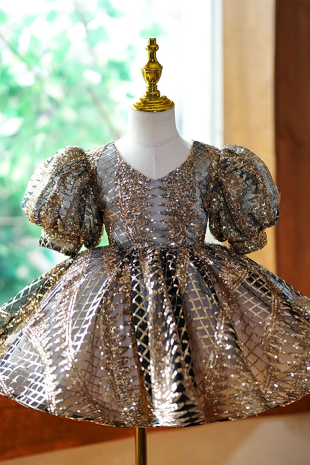 Prinzessin Wadenlang Pailletten Blumenmädchenkleider in Gold