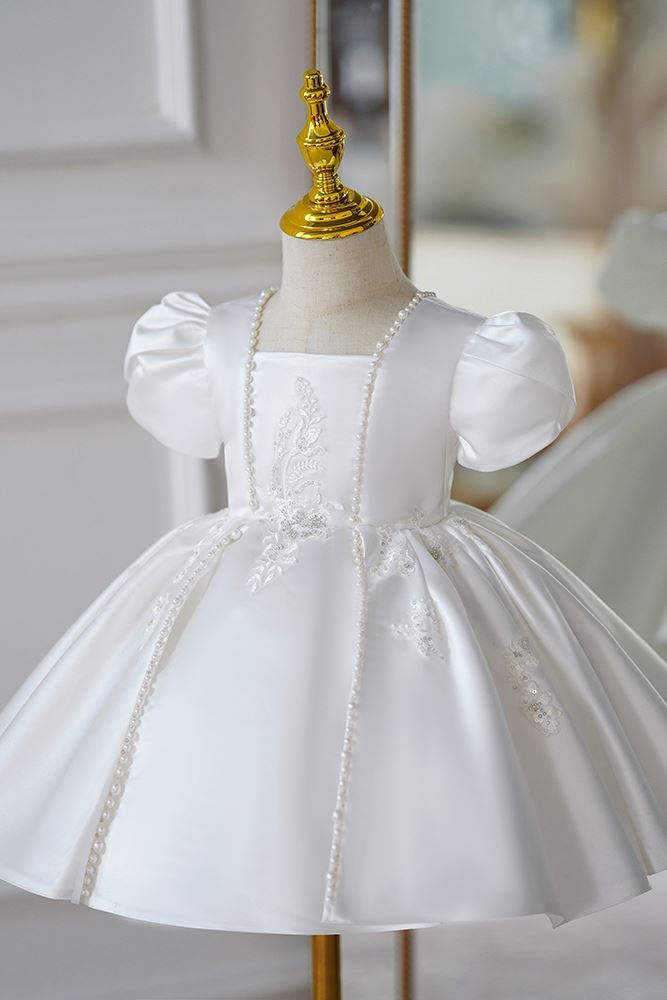 Prinzessin Quadratisch Satin Blumenmädchenkleider in Weiß