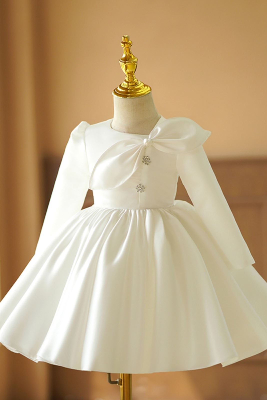 Prinzessin Runden Satin Blumenmädchenkleider in Weiß