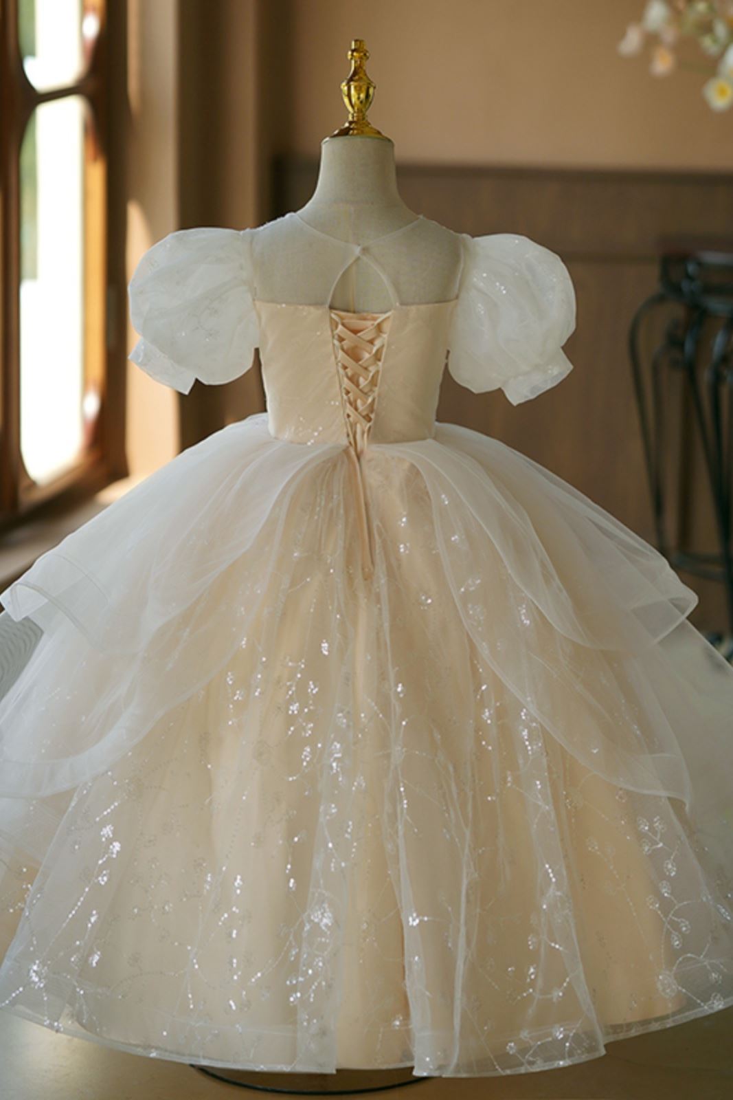 Prinzessin Runden Bodenlang Organza Blumenmädchenkleider in Weiß