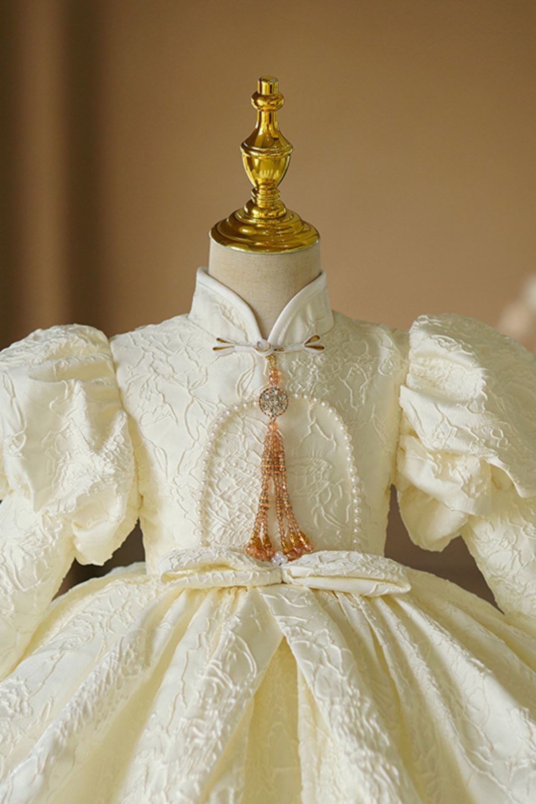 Prinzessin Wadenlang Satin Blumenmädchenkleider in Elfenbein