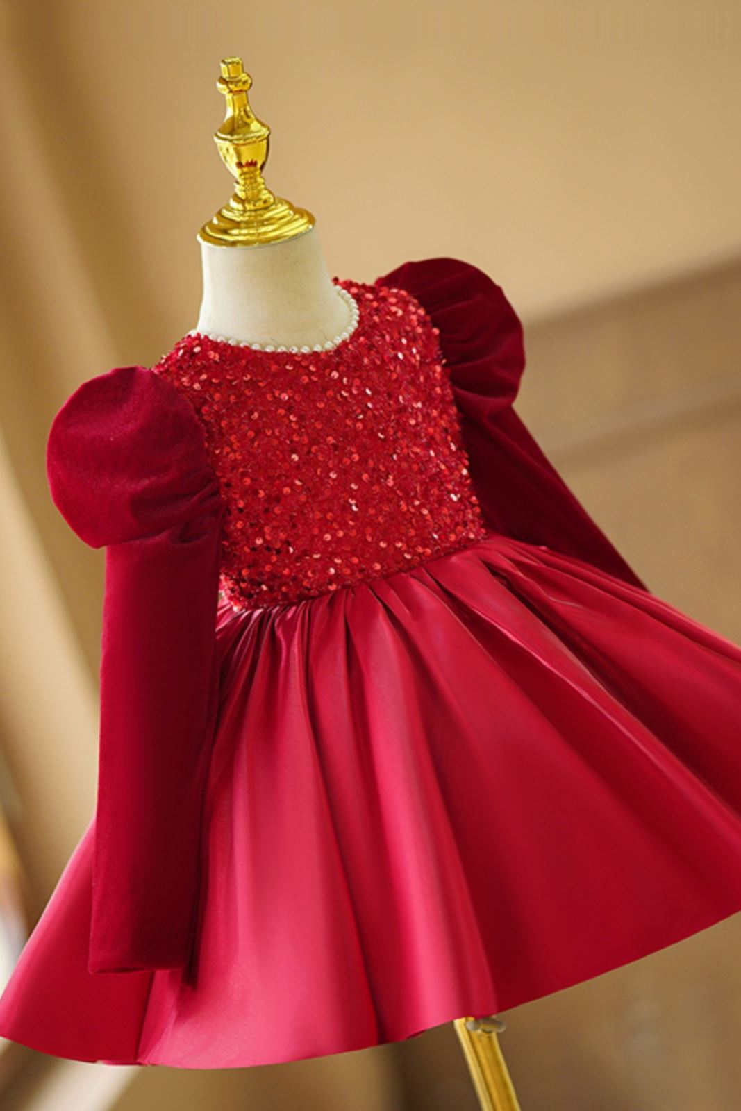 Prinzessin Runden Wadenlang Satin Blumenmädchenkleider in Burgundrot