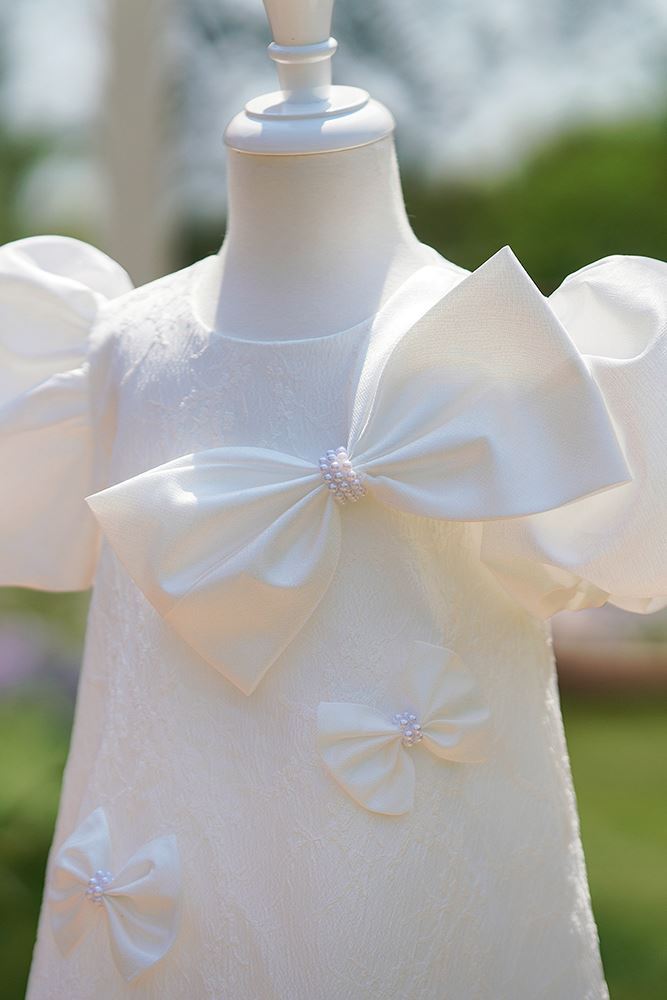 Prinzessin Runden Kurz Satin Blumenmädchenkleider in Weiß