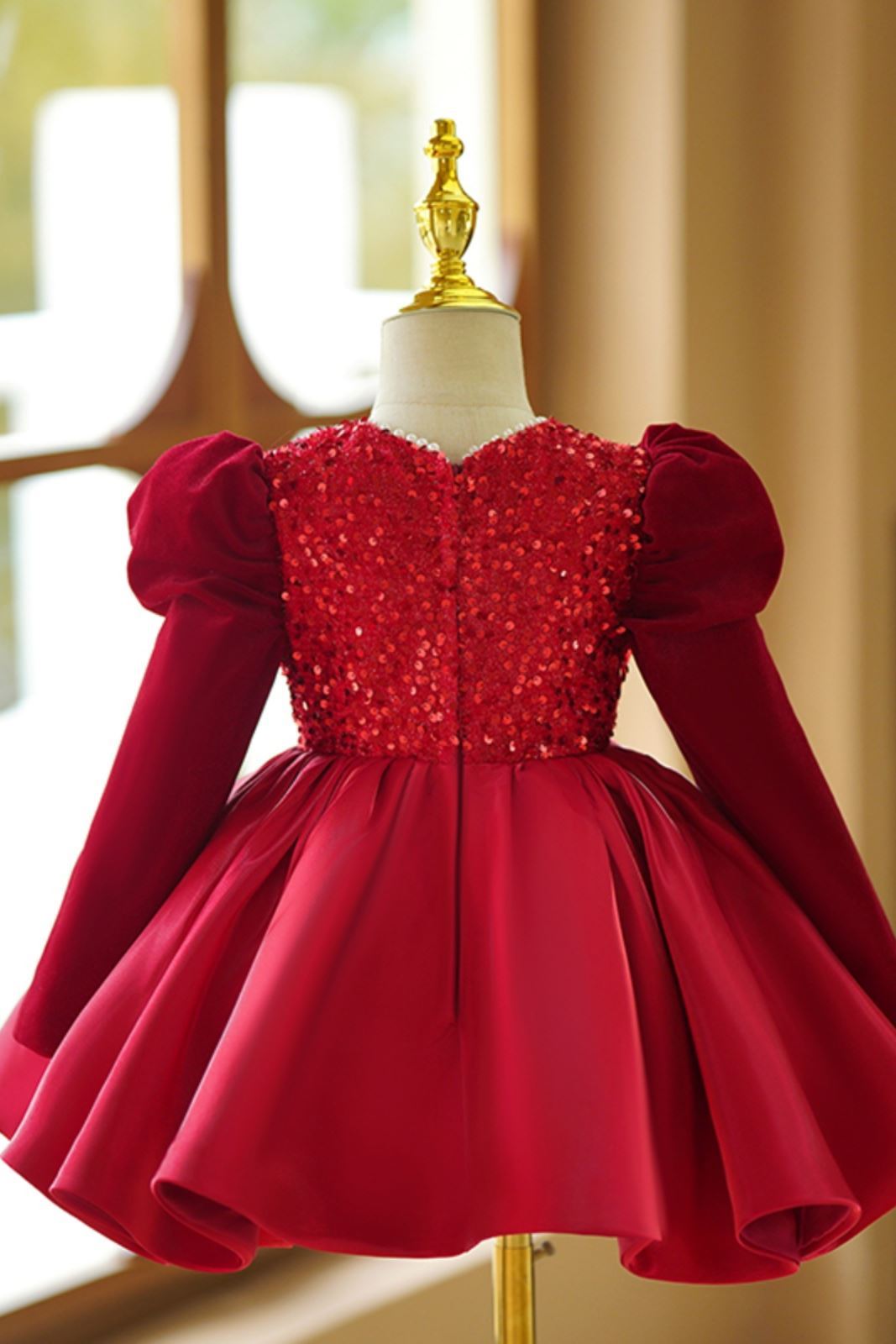 Prinzessin Runden Wadenlang Satin Blumenmädchenkleider in Burgundrot