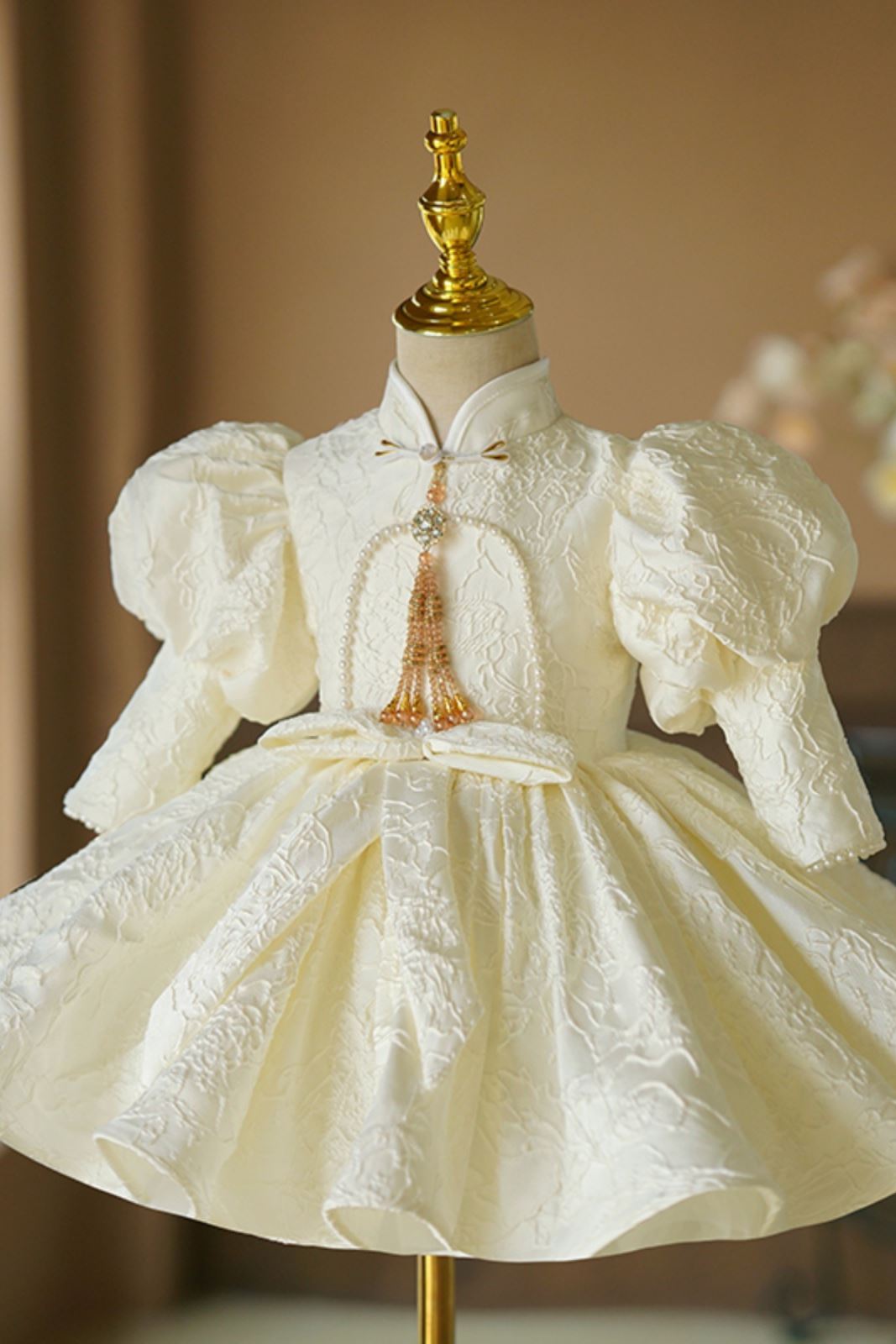 Prinzessin Wadenlang Satin Blumenmädchenkleider in Elfenbein