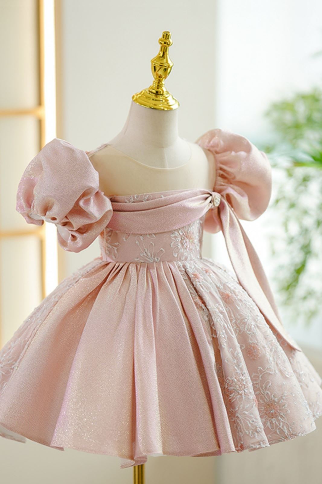 Prinzessin Runden Wadenlang Satin Blumenmädchenkleider in Rosa