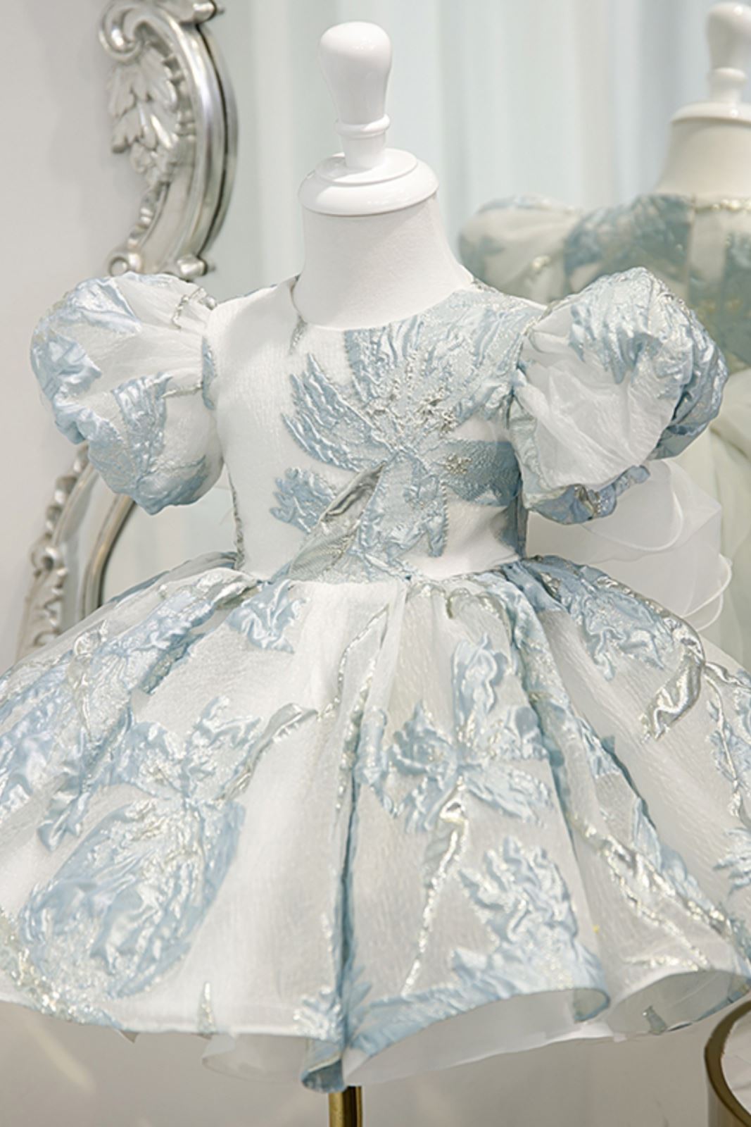 Prinzessin Runden Wadenlang Satin Blumenmädchenkleider in Weiß