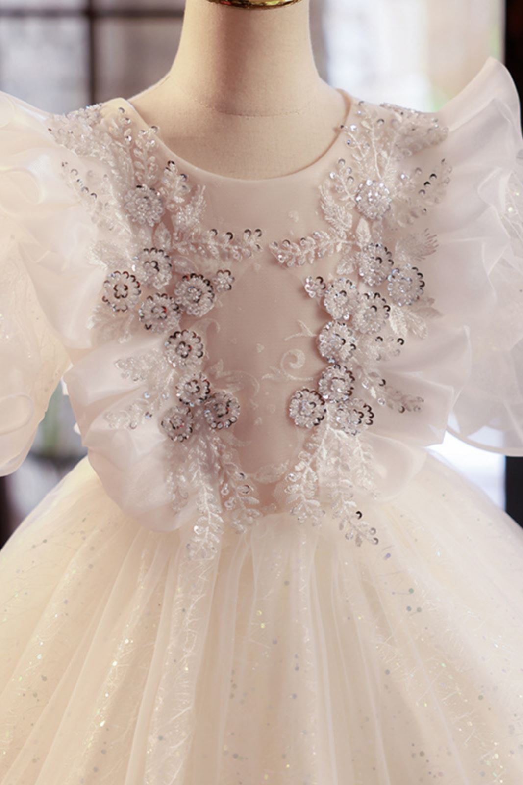 Prinzessin Runden Bodenlang Spitze Blumenmädchenkleider in Weiß