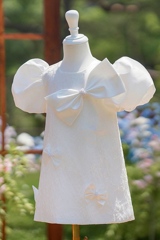 Prinzessin Runden Kurz Satin Blumenmädchenkleider in Weiß