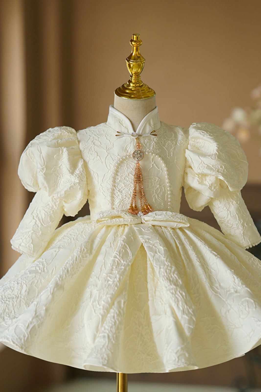 Prinzessin Wadenlang Satin Blumenmädchenkleider in Elfenbein