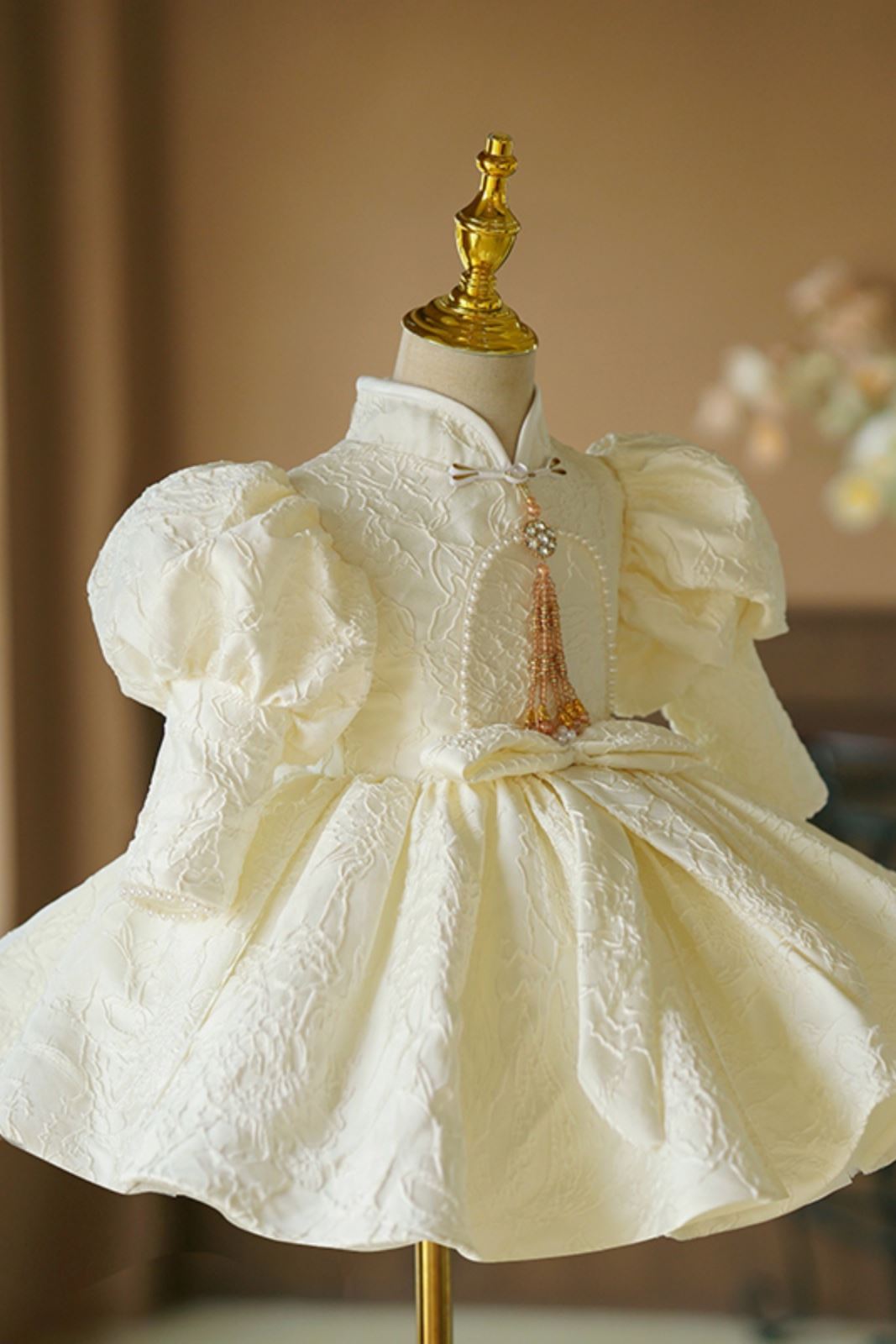 Prinzessin Wadenlang Satin Blumenmädchenkleider in Elfenbein