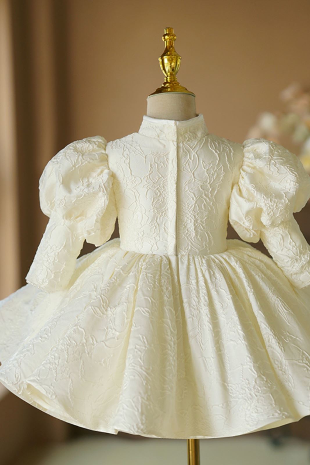 Prinzessin Wadenlang Satin Blumenmädchenkleider in Elfenbein