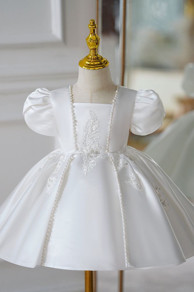 Prinzessin Quadratisch Satin Blumenmädchenkleider in Weiß