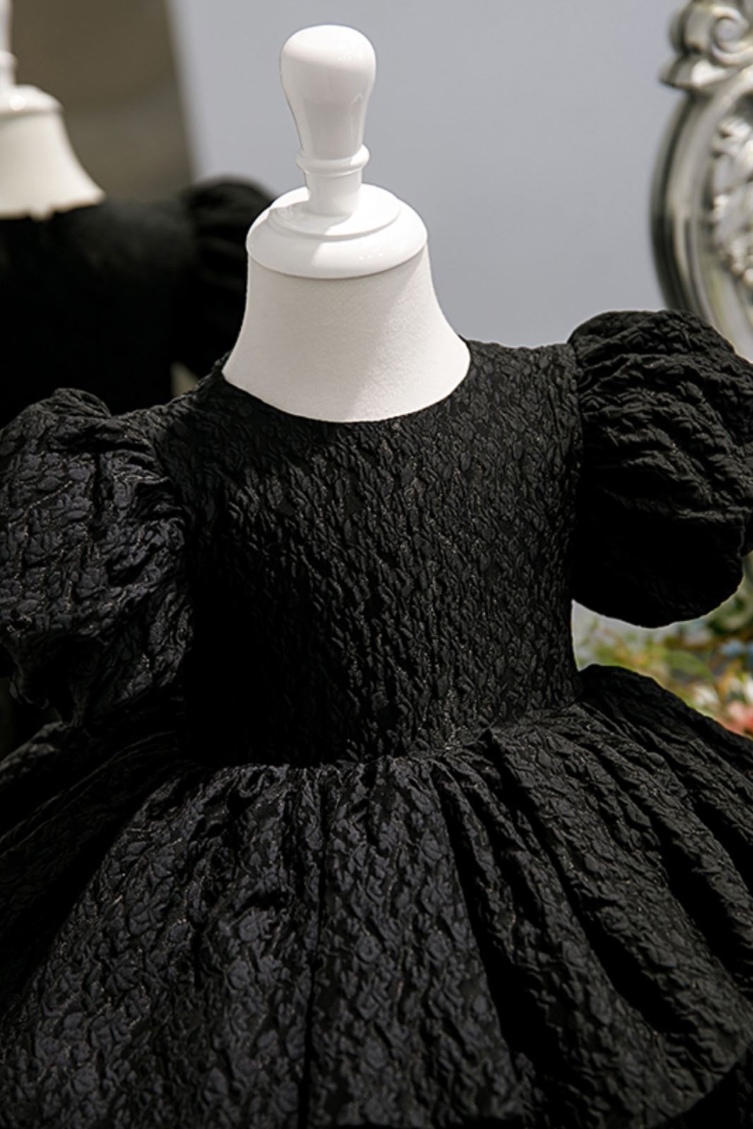 Prinzessin Runden Wadenlang Satin Blumenmädchenkleider in Schwarz