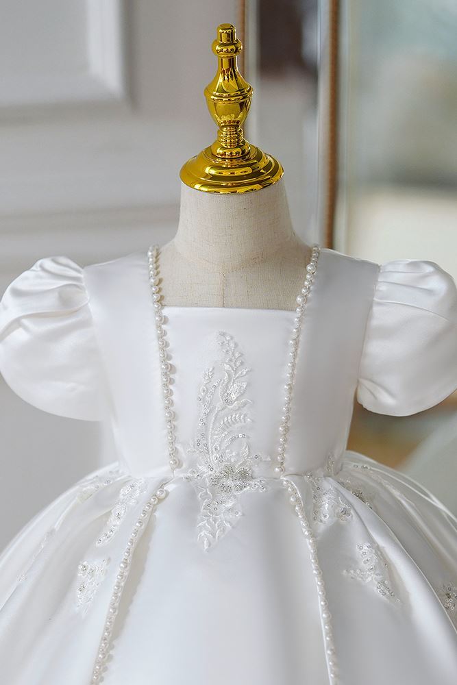 Prinzessin Quadratisch Satin Blumenmädchenkleider in Weiß