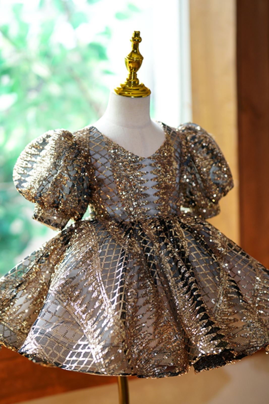 Prinzessin Wadenlang Pailletten Blumenmädchenkleider in Gold