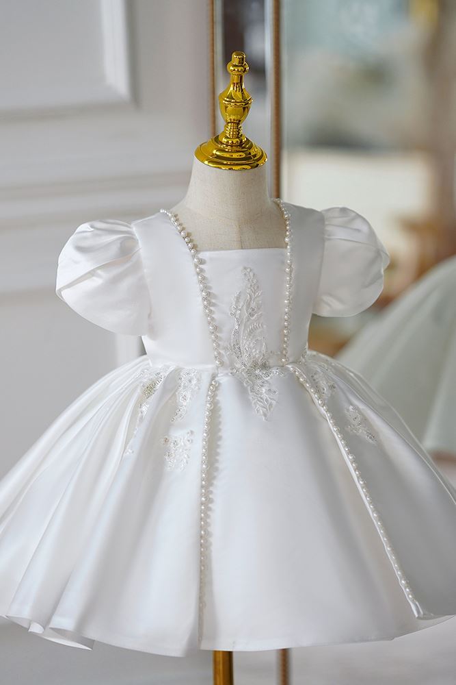 Prinzessin Quadratisch Satin Blumenmädchenkleider in Weiß
