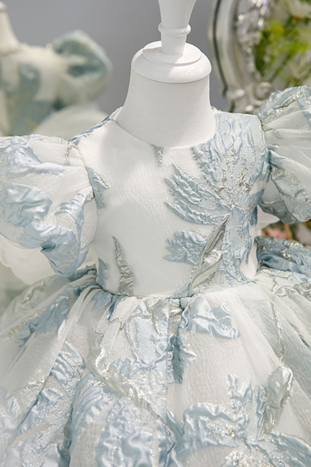 Prinzessin Runden Wadenlang Satin Blumenmädchenkleider in Weiß