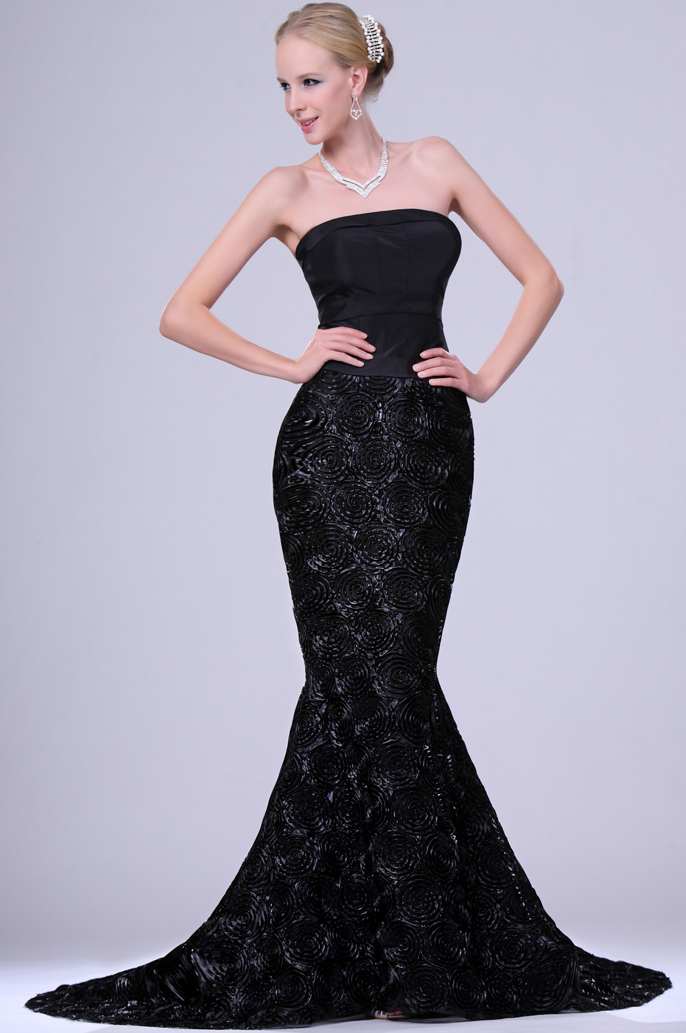 New Elegant Black Strapless Gown with Train