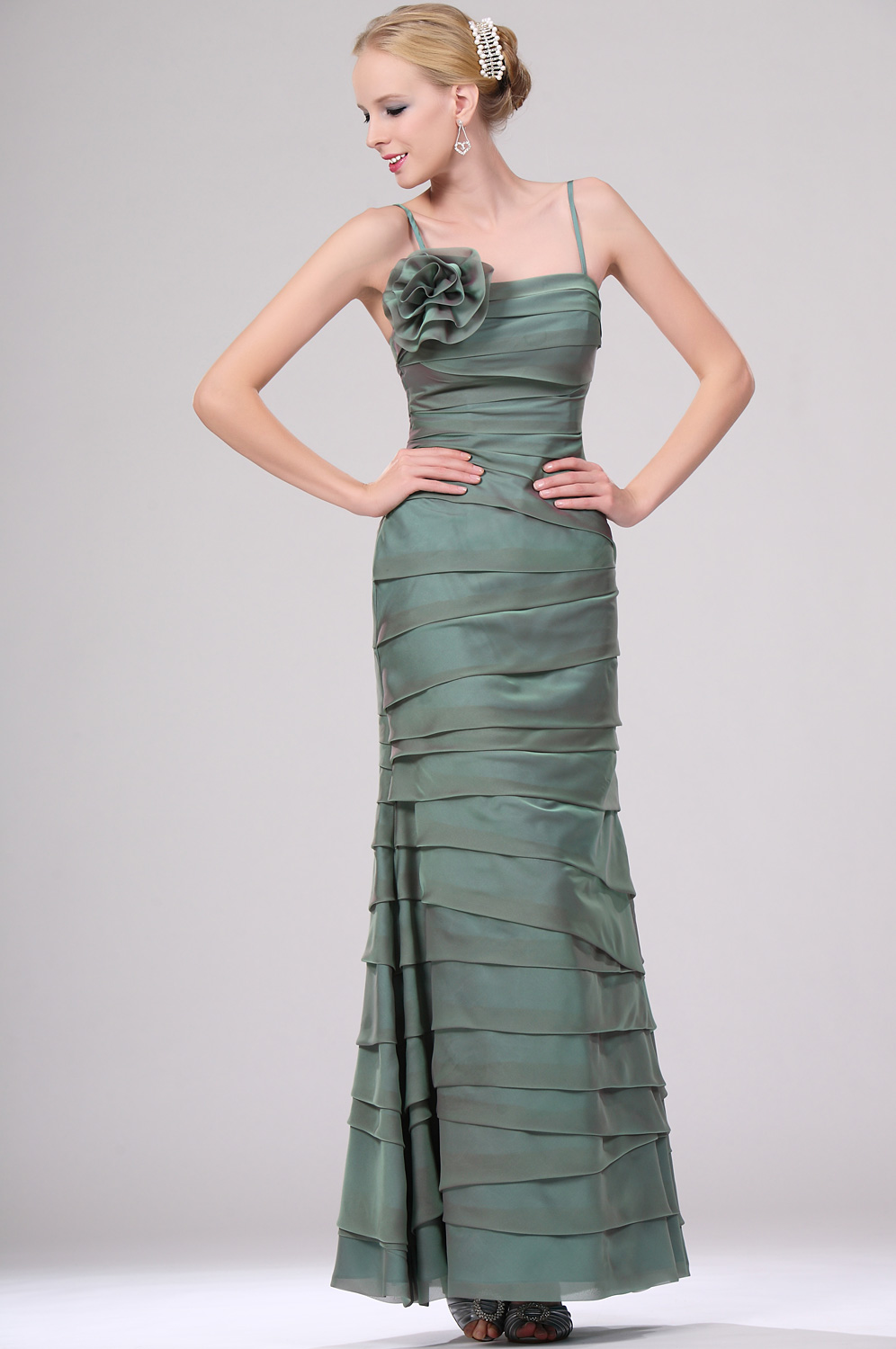 New Elegant Shimmering Evening Dress