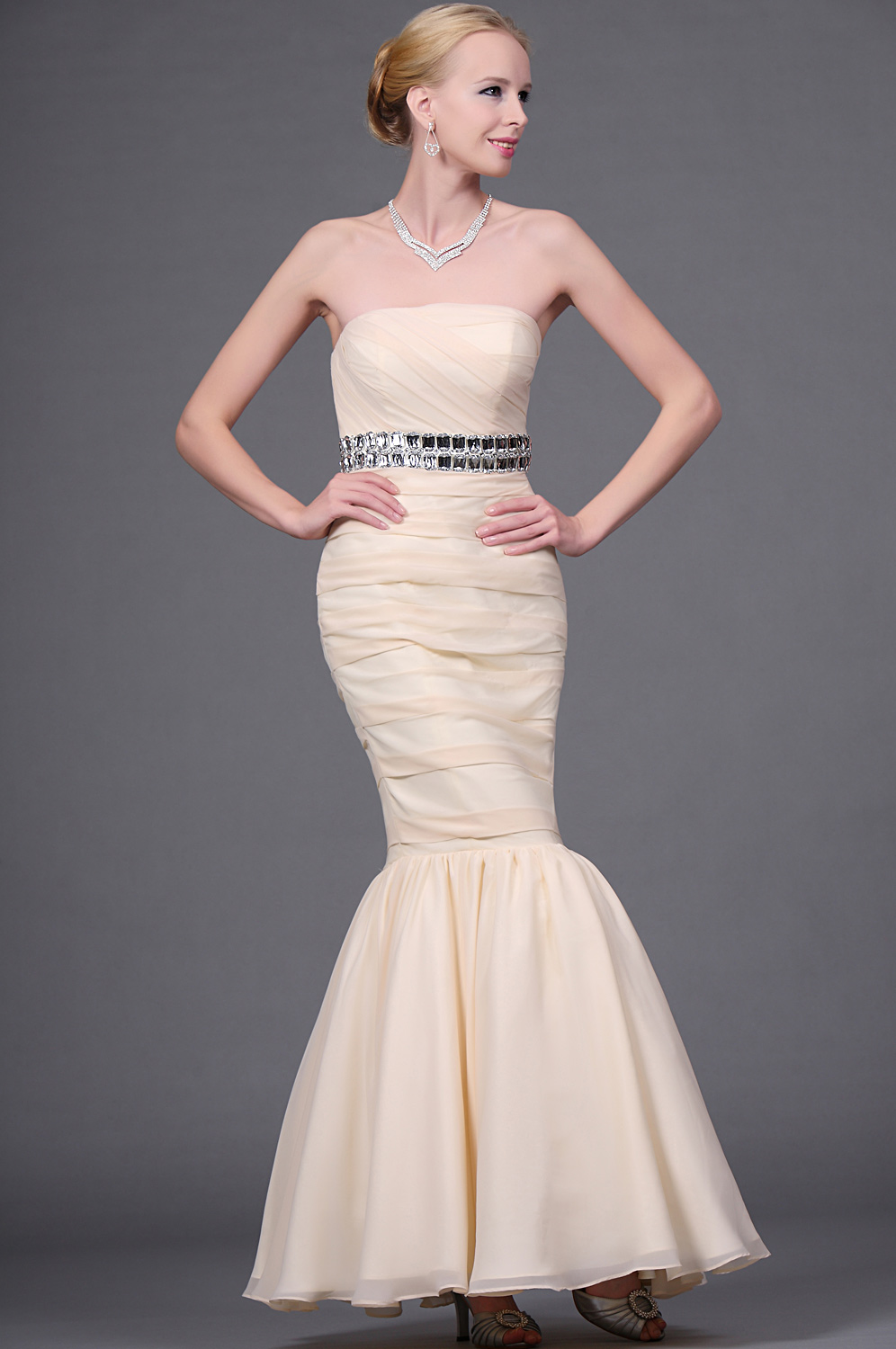 New Sensitive Strapless Fitted Evening Gown