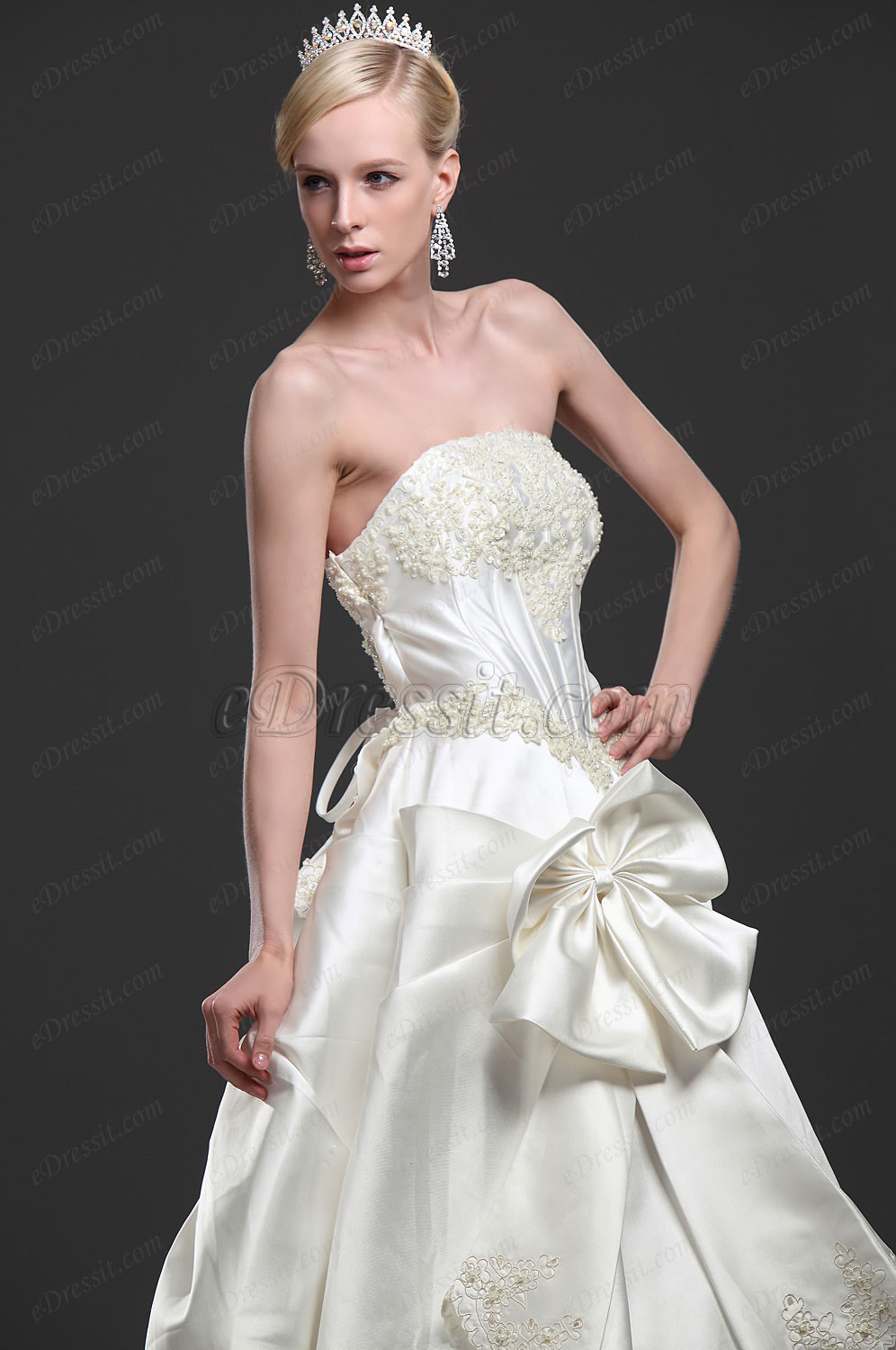 New Elegant Wedding Gown with Train