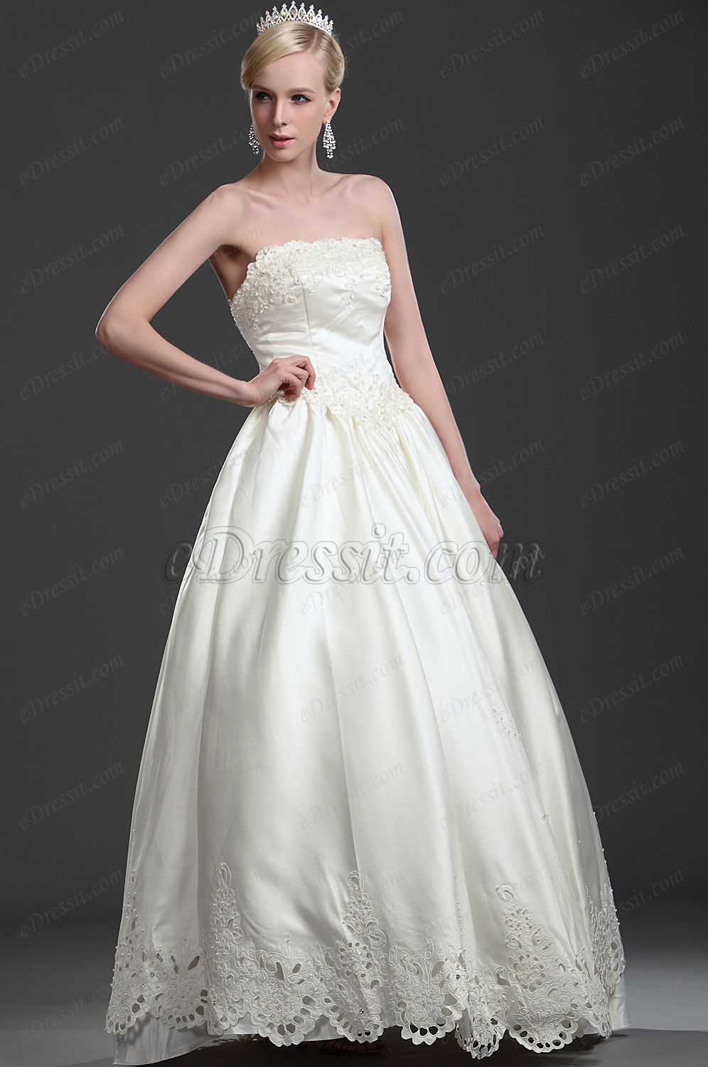 Graceful Strapless Wedding Gown