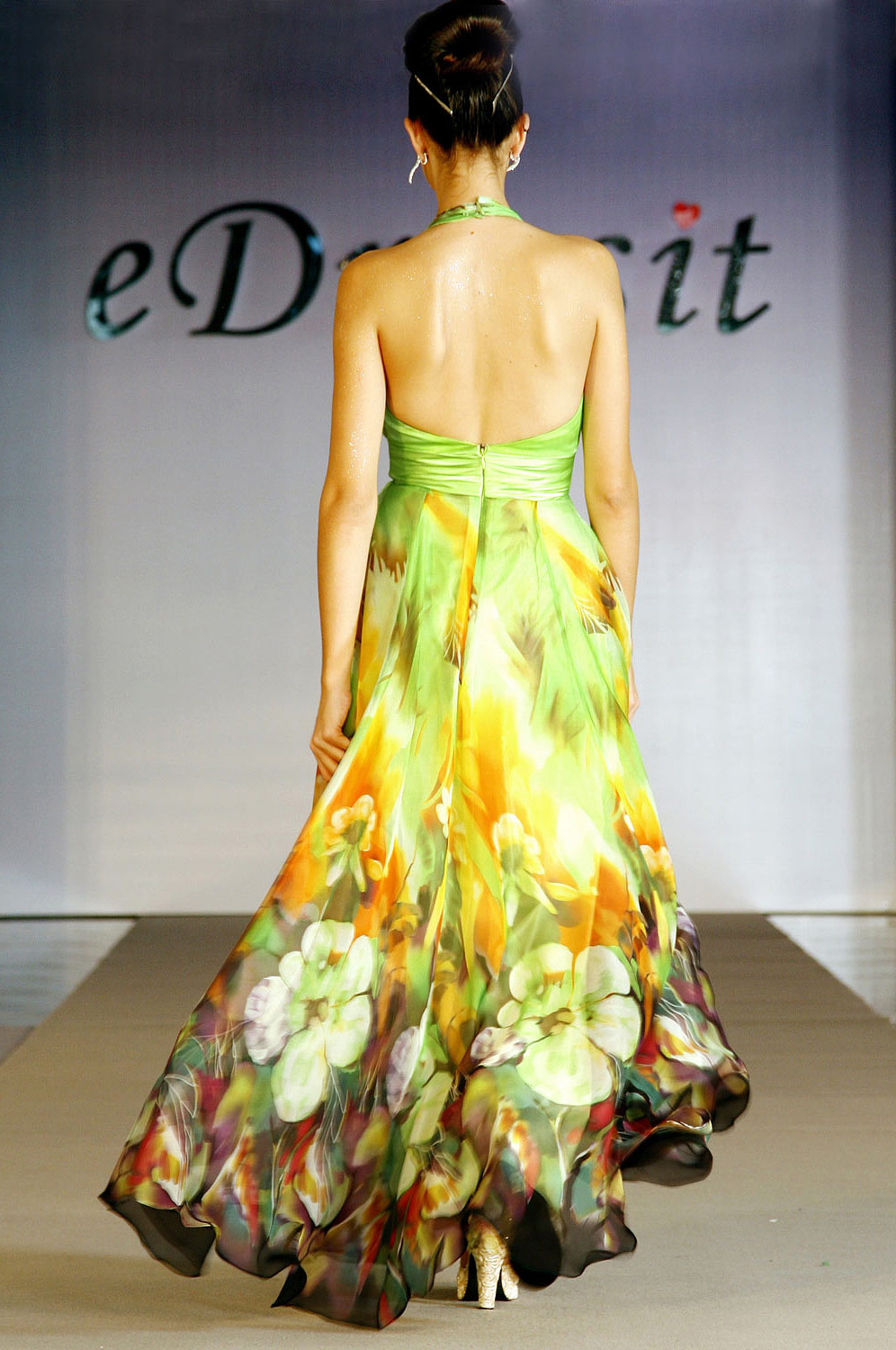 Stylish Halter V-cut Party Dress