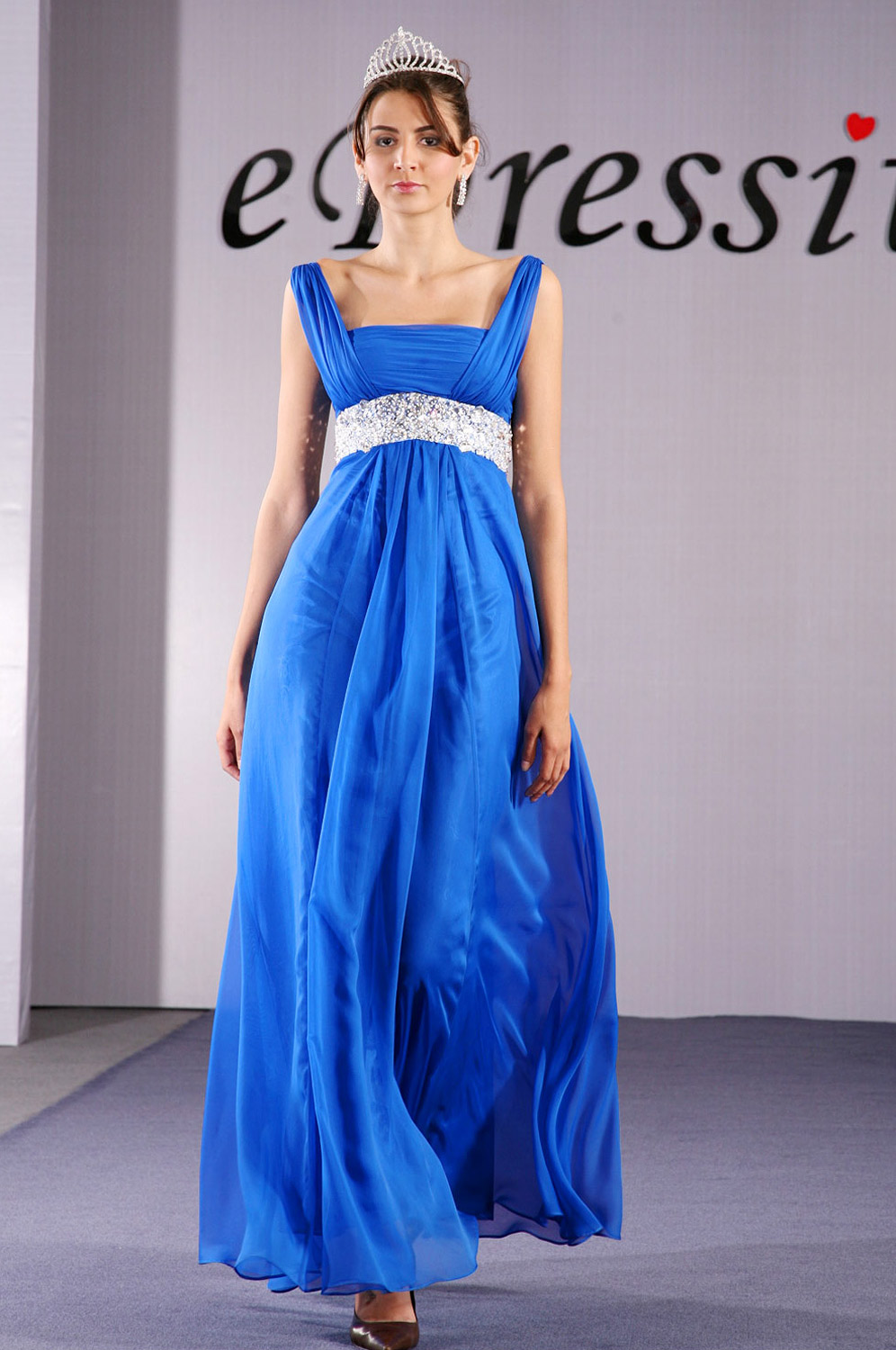 Elegant Diamanten und Perlen Abendkleid