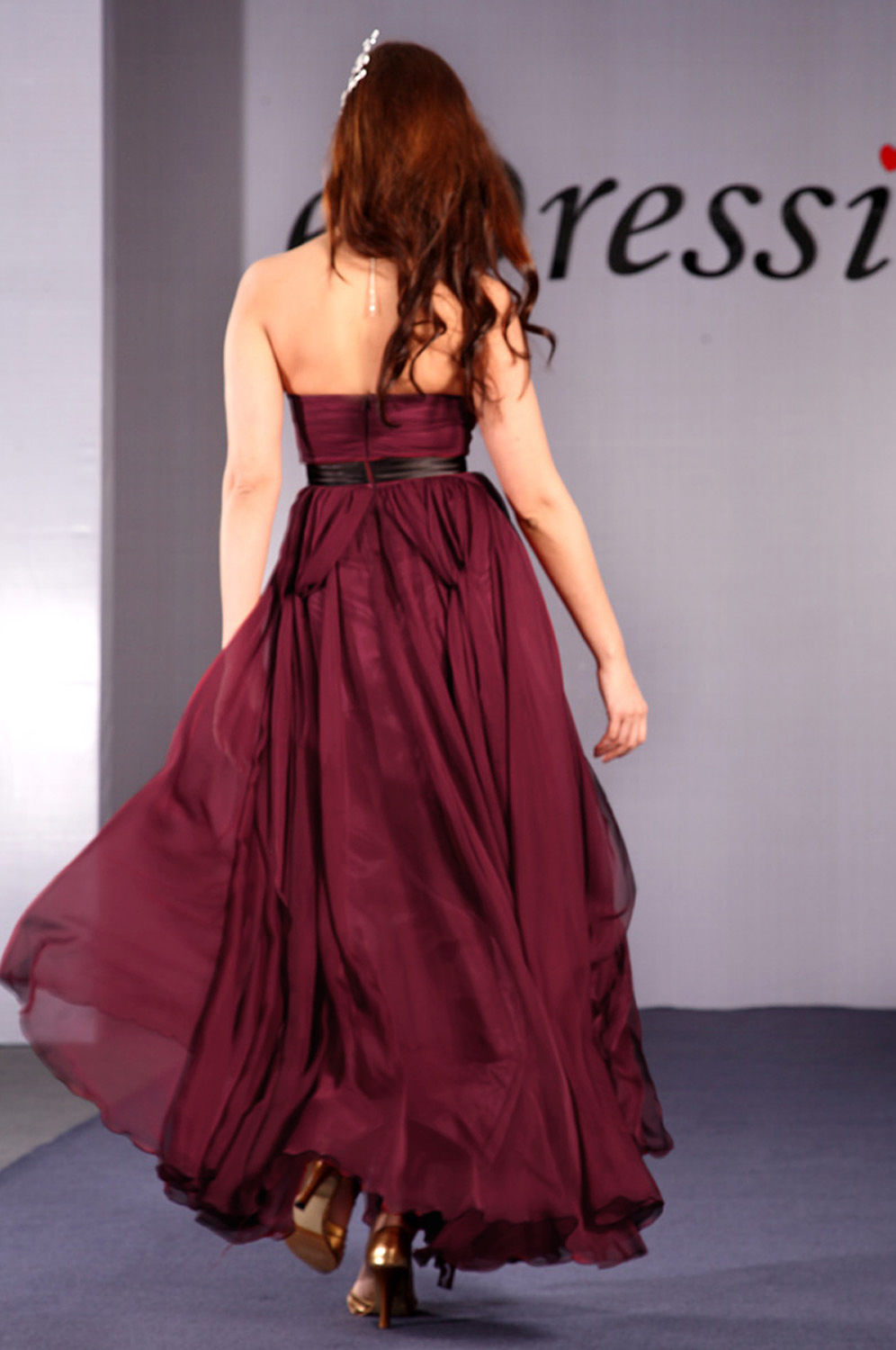 trägerlos Abendkleid