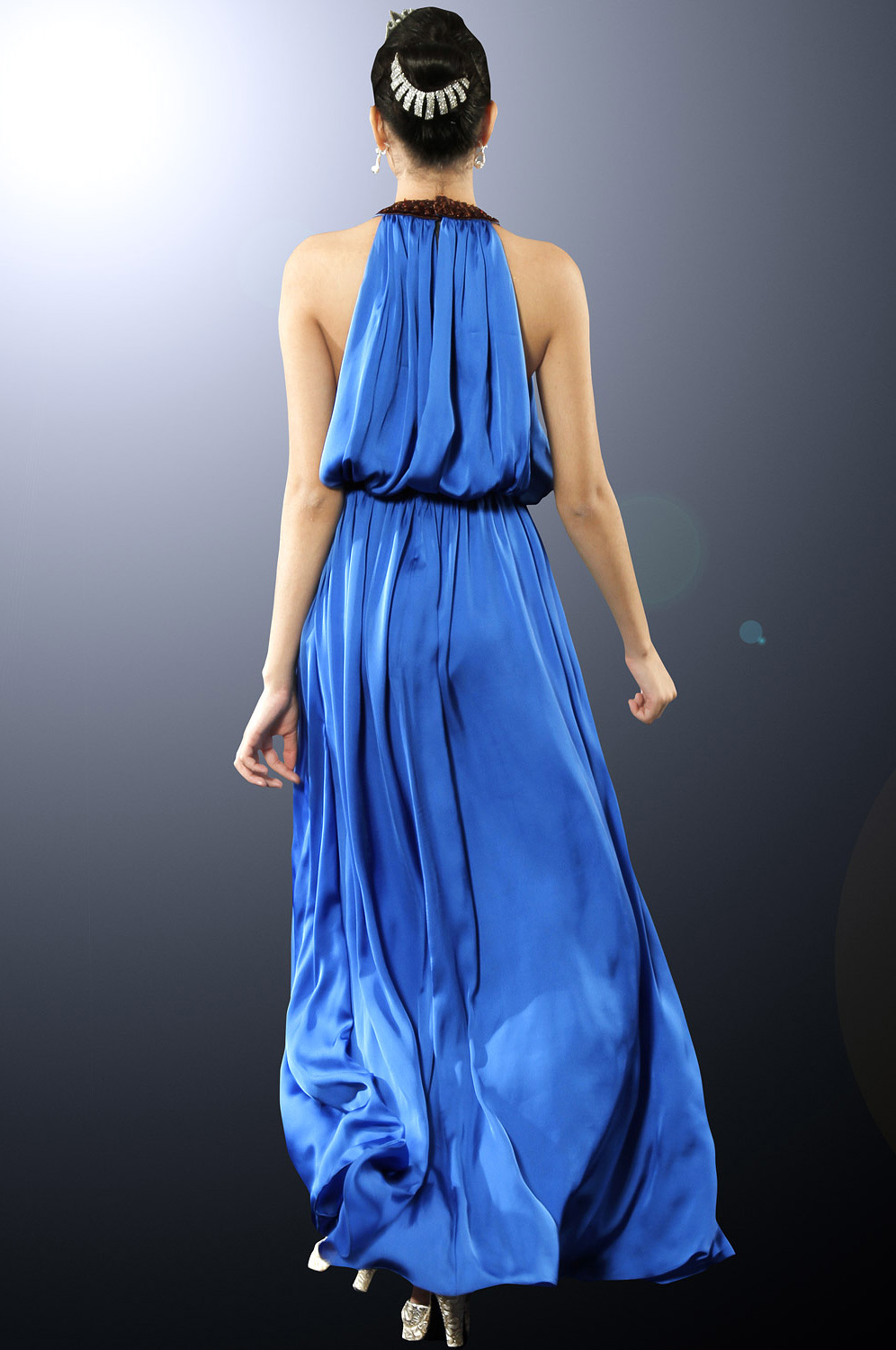 VESITDO DE NOCHE ESCOTE DE ADORNO  AZUL