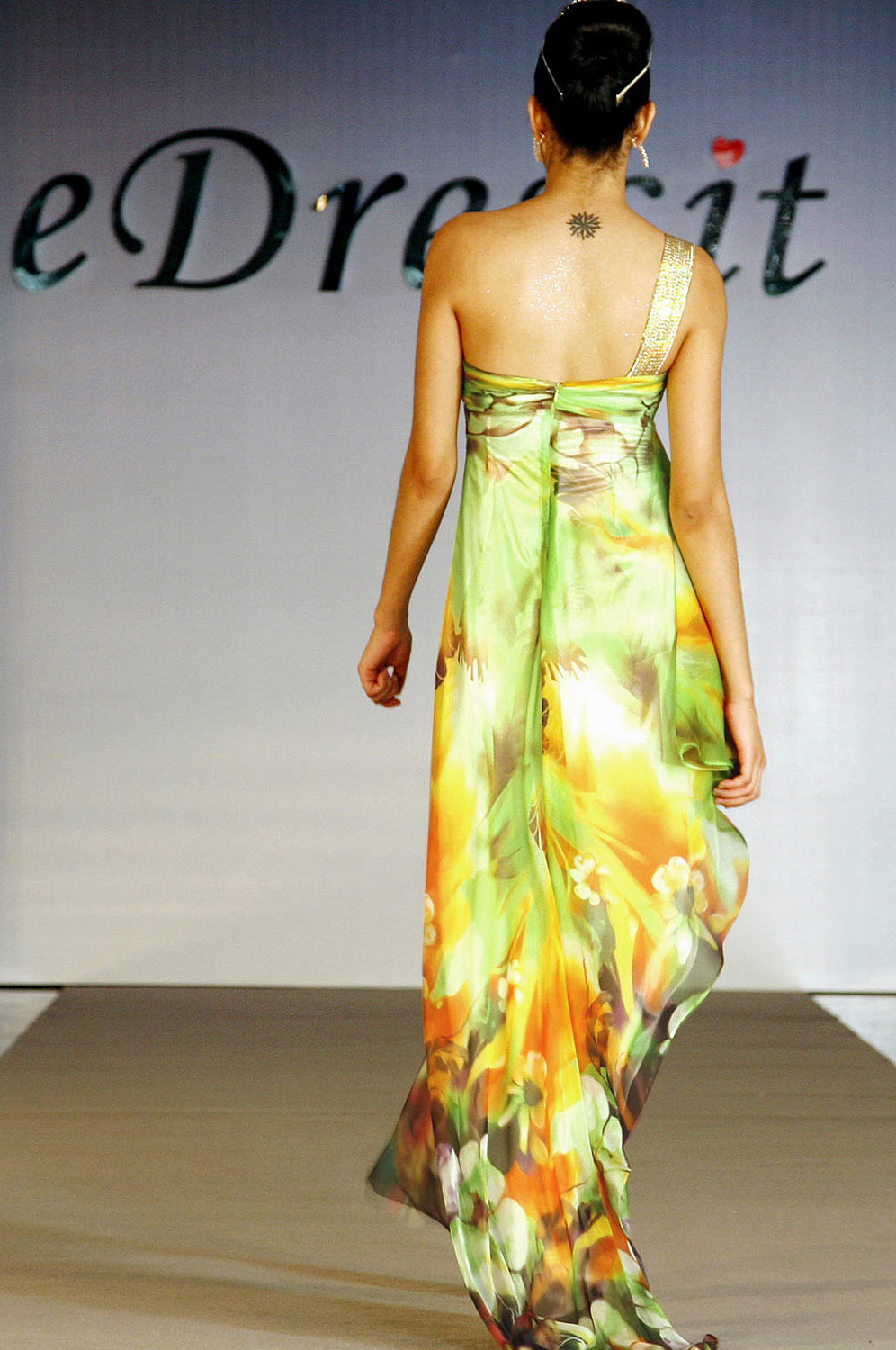 Robe impriméea Bretelle de Paillettes