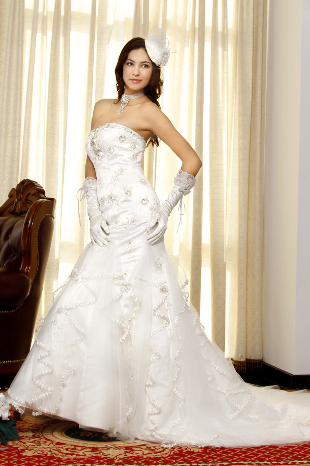 чистое белое великолепное свадебное платье