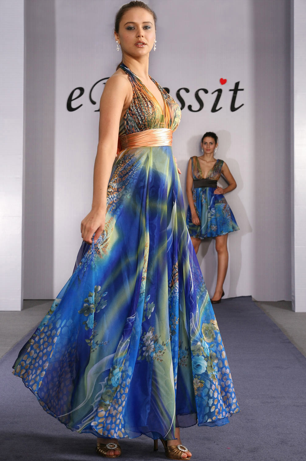 Eintauchen V-Schnitt und Halfter Abendkleid