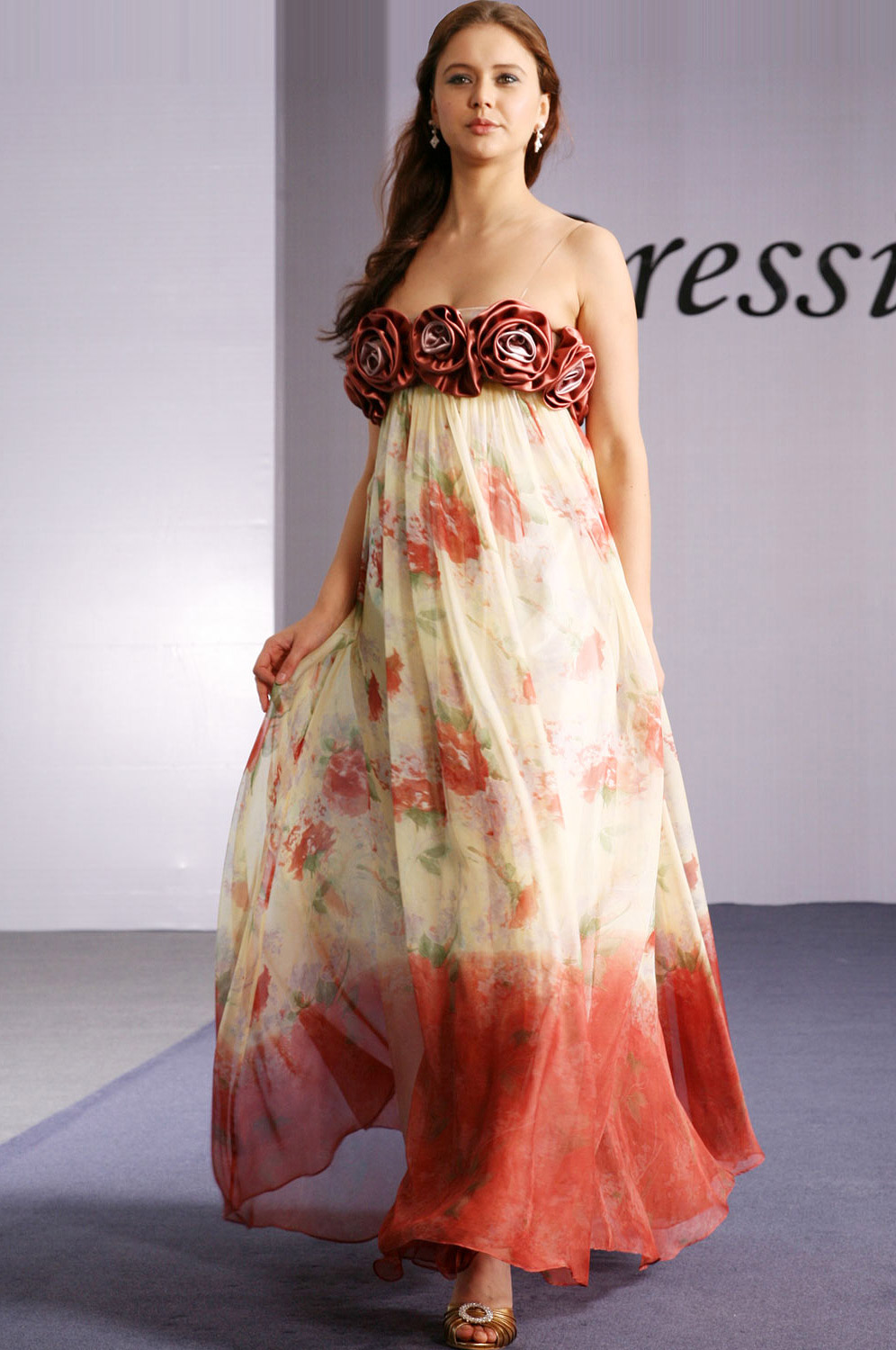 NUEVO VESTIDO DE NOCHE CON ROSAS DE SATéN