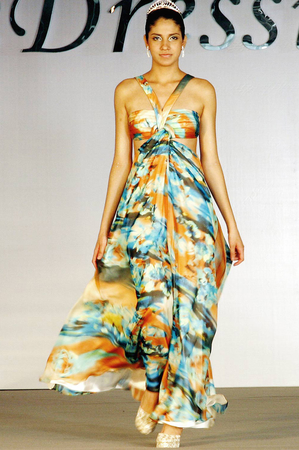 100% натуральное шелковое платье   с  плиссированным бюста