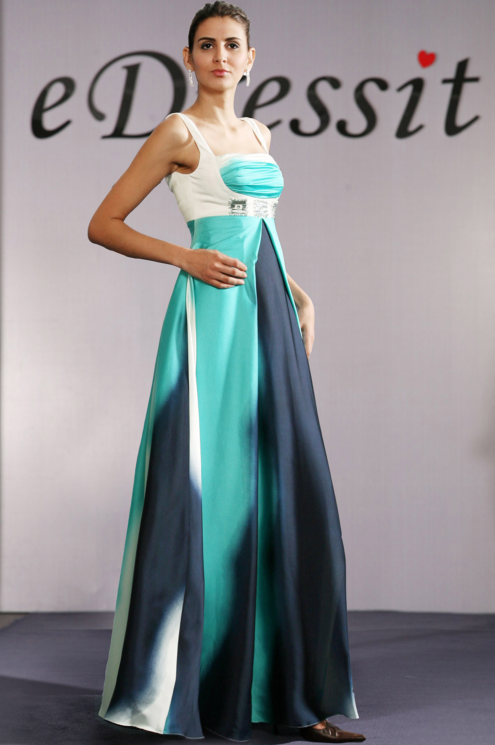 NUEVO LARGO VESTIDO DE NOCHE/ FIESTA